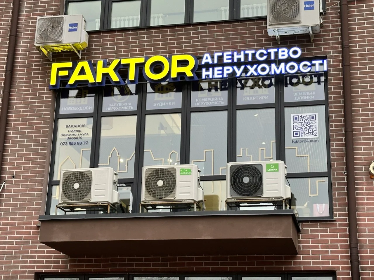FAKTOR Manhattan