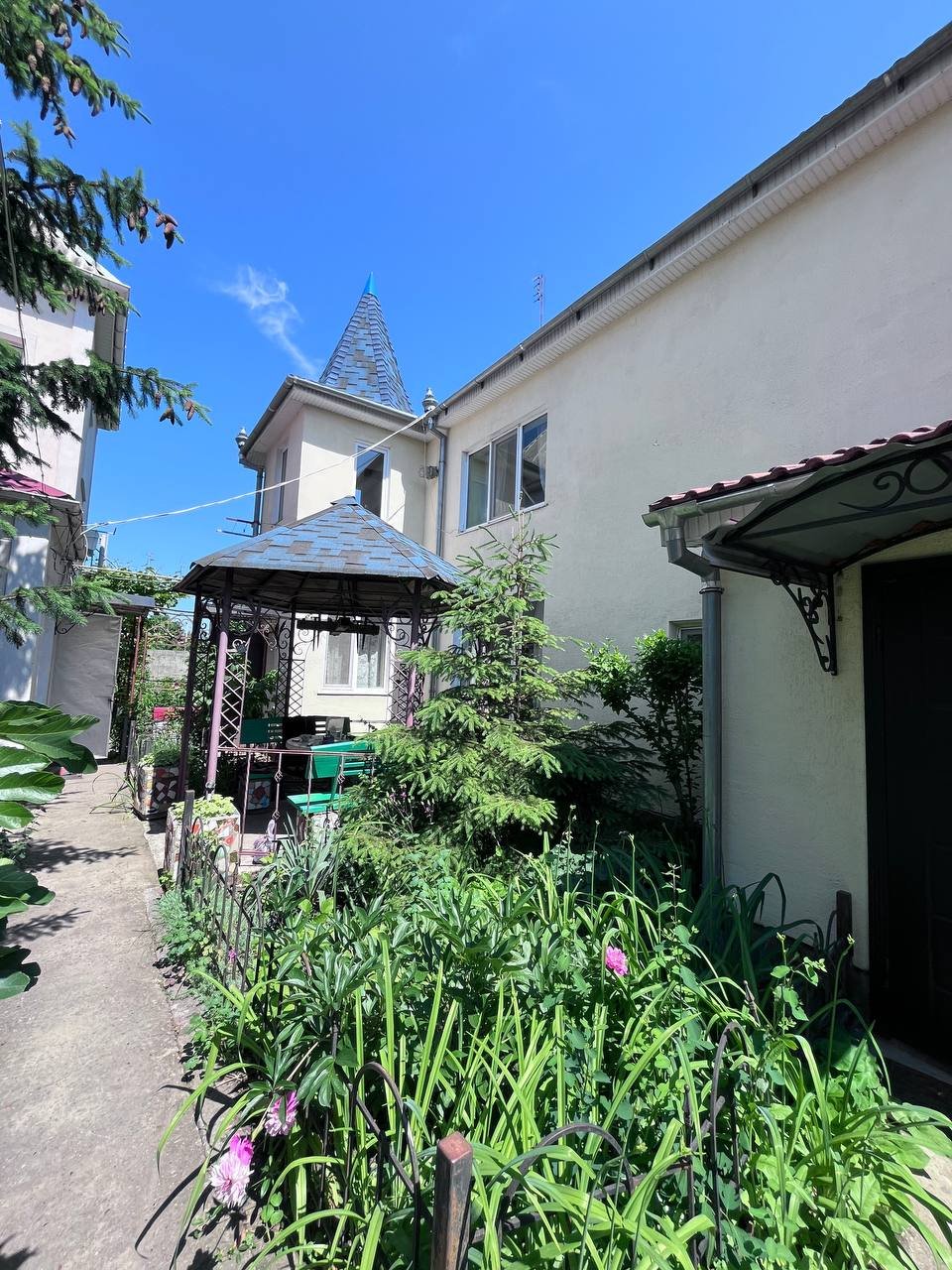 Дом на ул. Светлая (Царское село), 281 м², 180 000$ — FAKTOR