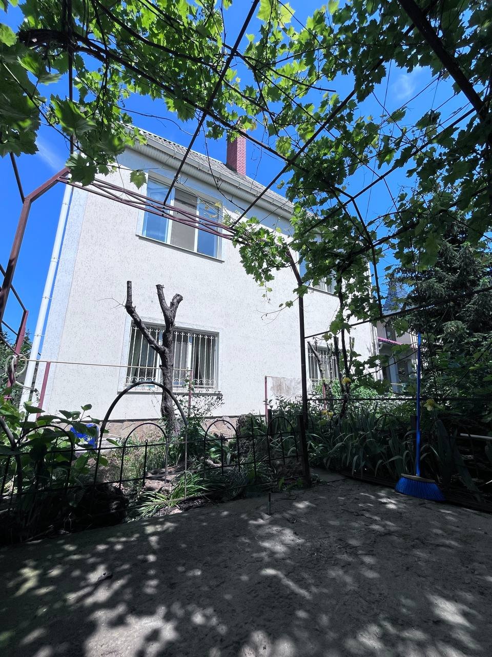 Дом на ул. Светлая (Царское село), 281 м², 180 000$ — FAKTOR