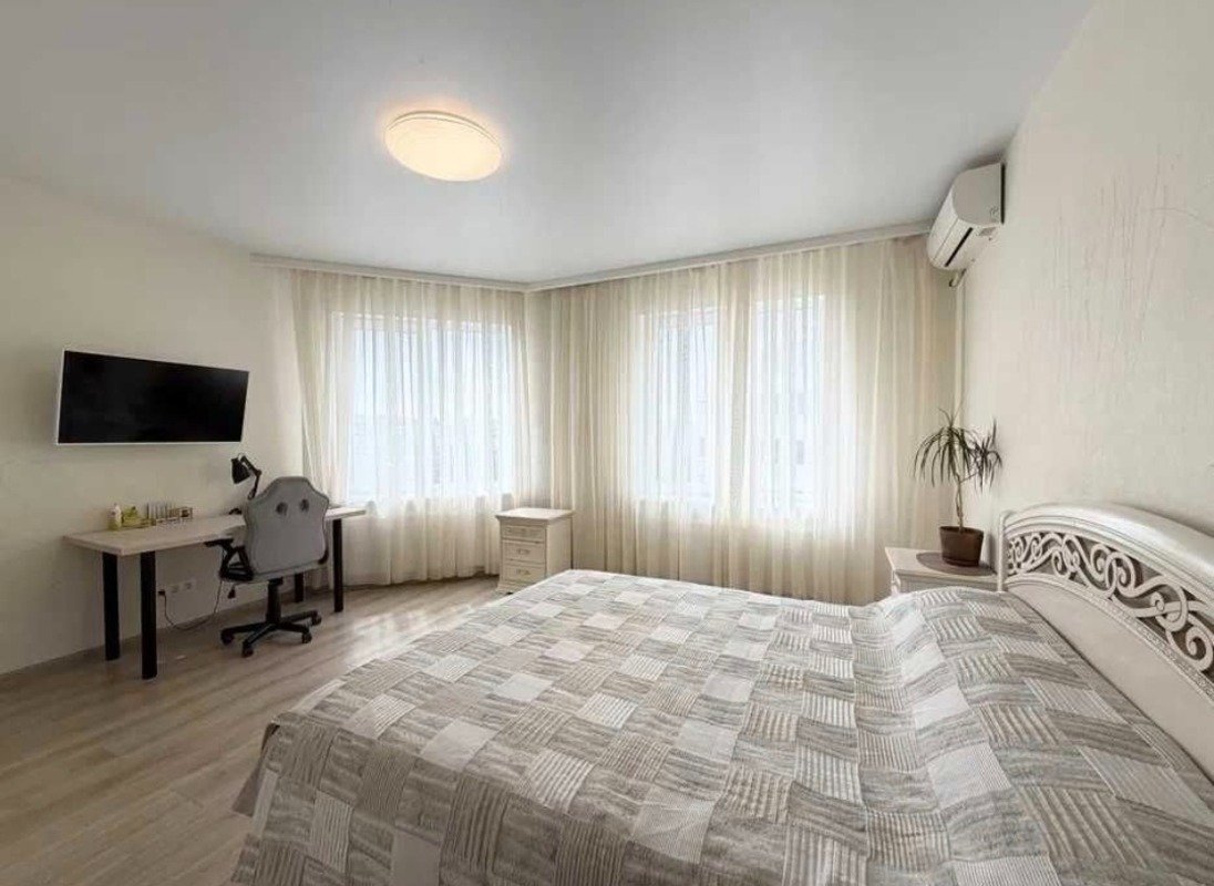 Квартира на вул. Массив Радужный, 79 м², 85 000$ — FAKTOR
