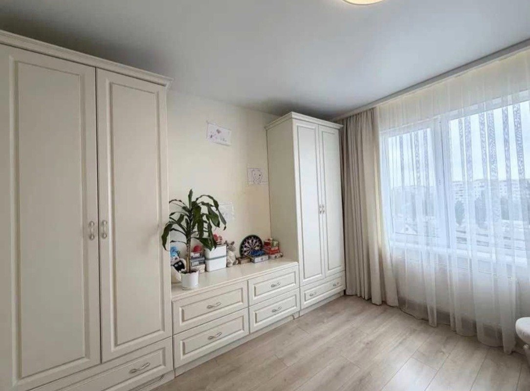 Квартира на вул. Массив Радужный, 79 м², 85 000$ — FAKTOR