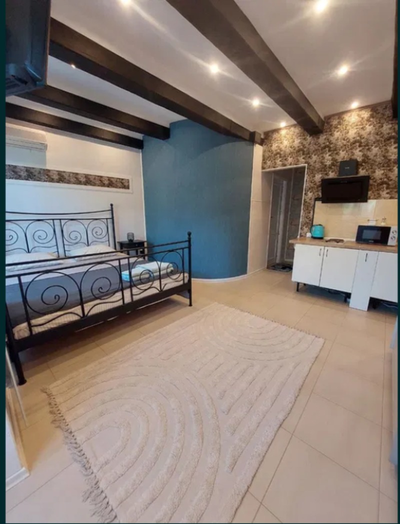 Комерційна нерухомість на вул. Солнечная (Совиньон), 250 м², 400 000$ — FAKTOR