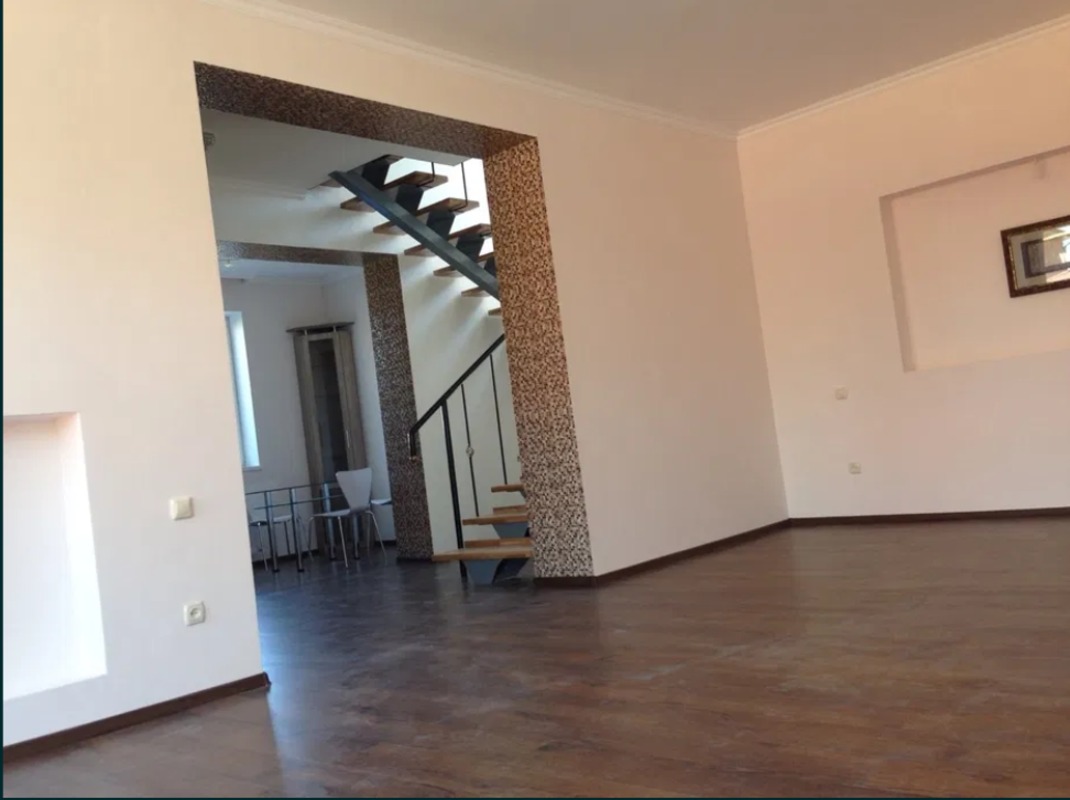Будинок на вул. Мастерская, 179 м², 235 000$ — FAKTOR
