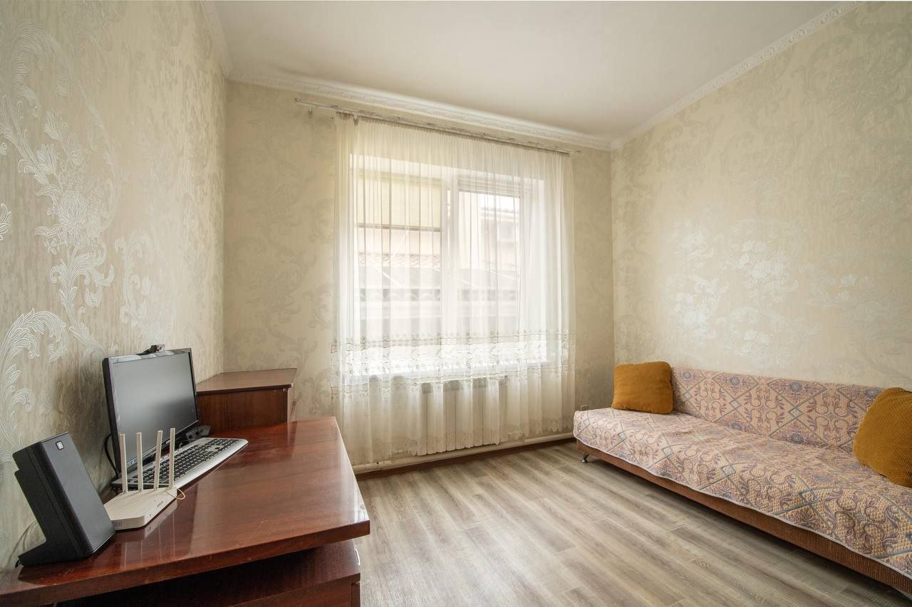 Дом на ул. Ромашковая, 200 м², 270 000$ — FAKTOR