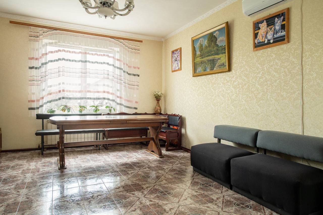 Дом на ул. Ромашковая, 200 м², 270 000$ — FAKTOR