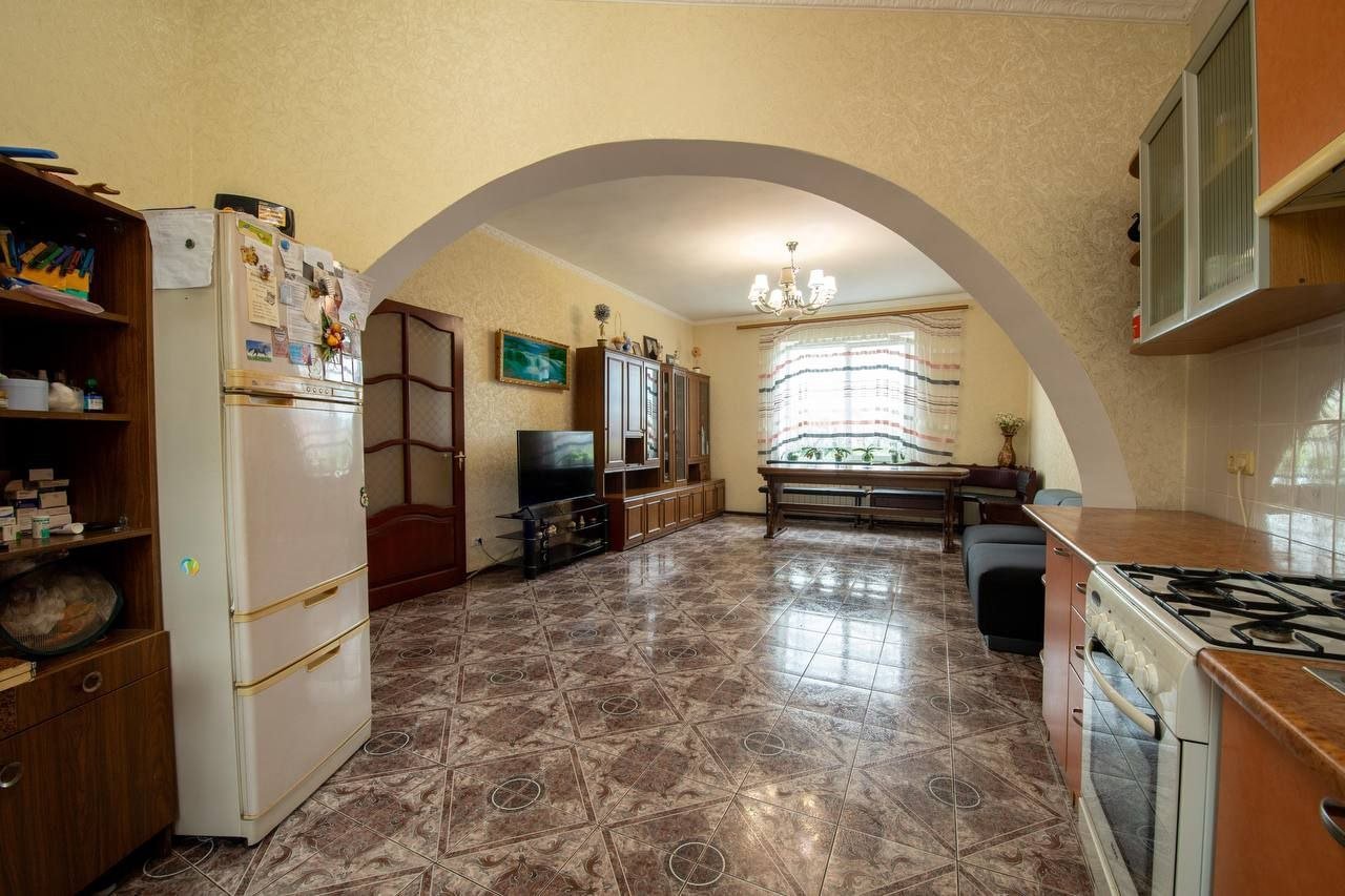Дом на ул. Ромашковая, 200 м², 270 000$ — FAKTOR