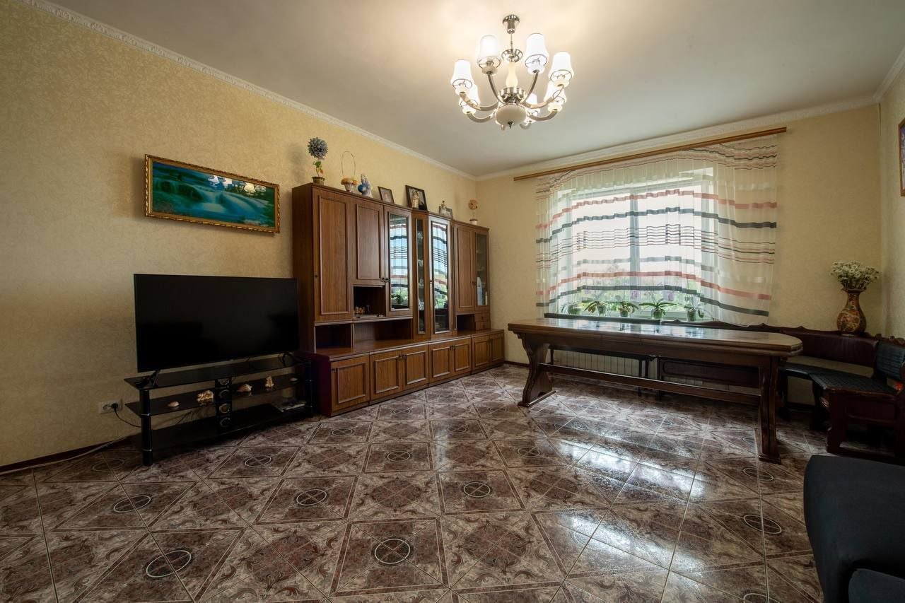 Дом на ул. Ромашковая, 200 м², 270 000$ — FAKTOR
