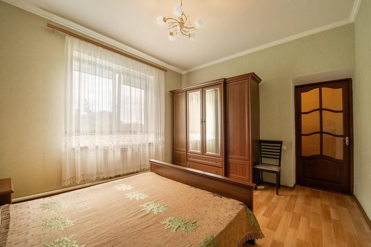 Дом на ул. Ромашковая, 200 м², 270 000$ — FAKTOR