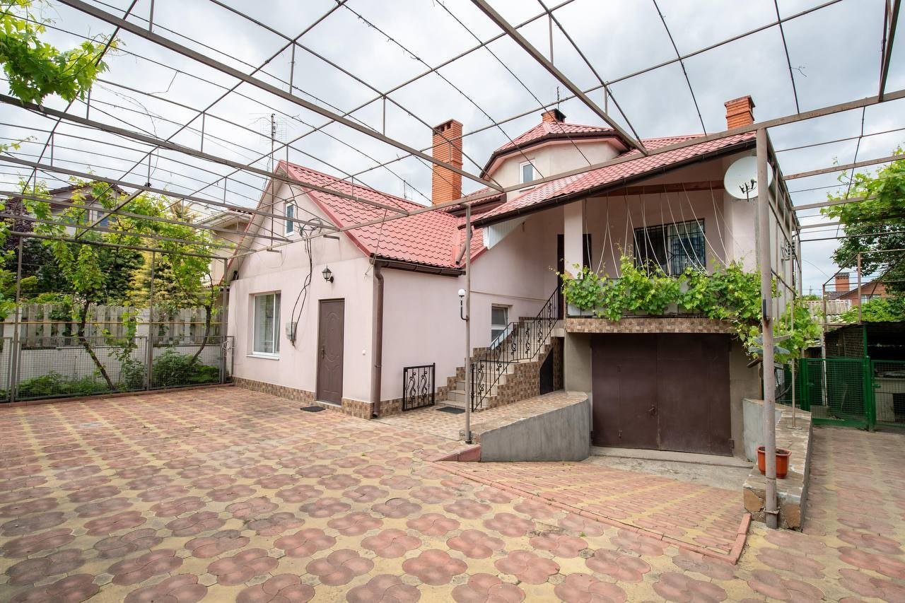 Будинок на вул. Ромашковая, 200 м², 280 000$ — FAKTOR