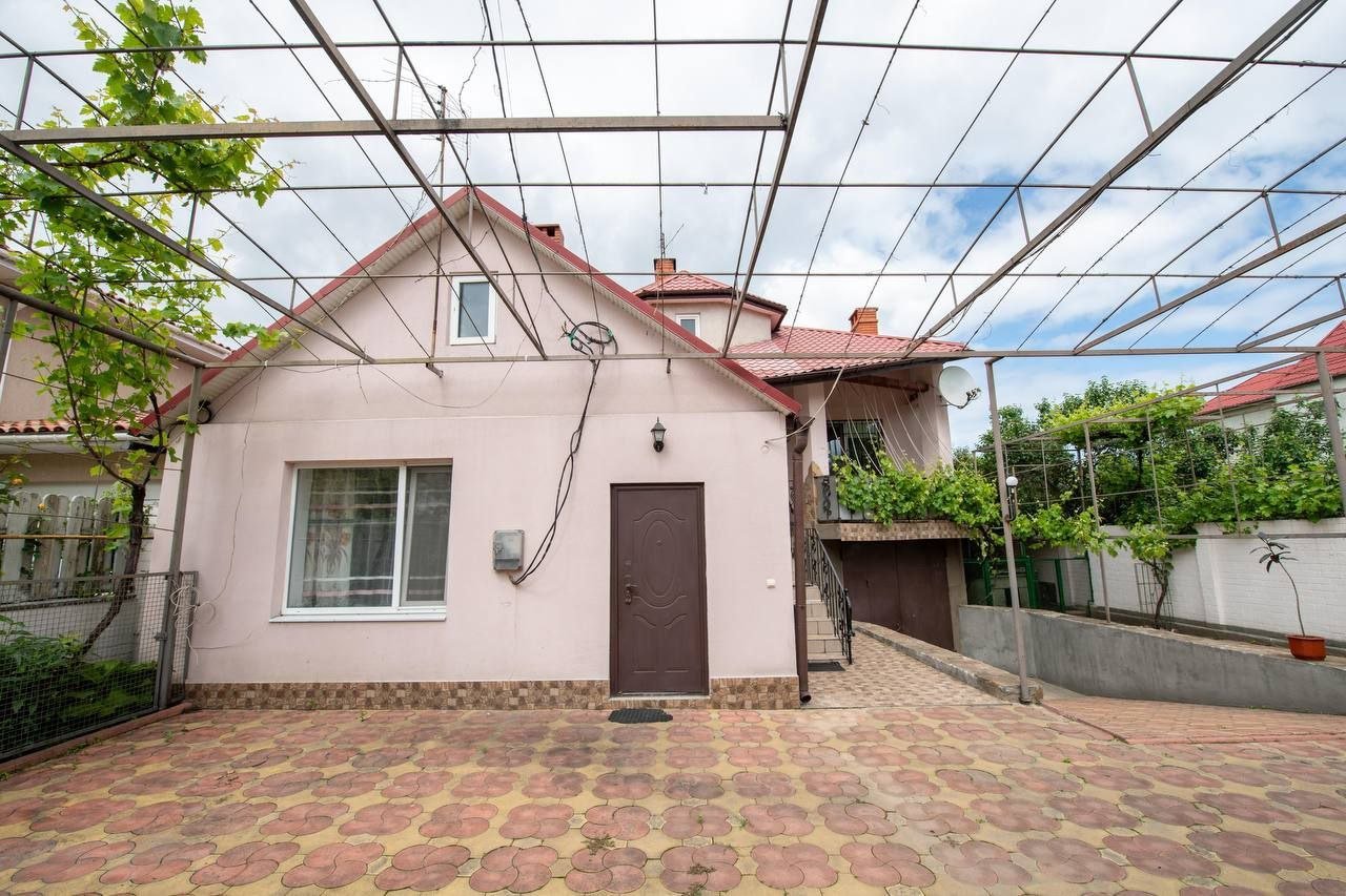 Дом на ул. Ромашковая, 200 м², 270 000$ — FAKTOR