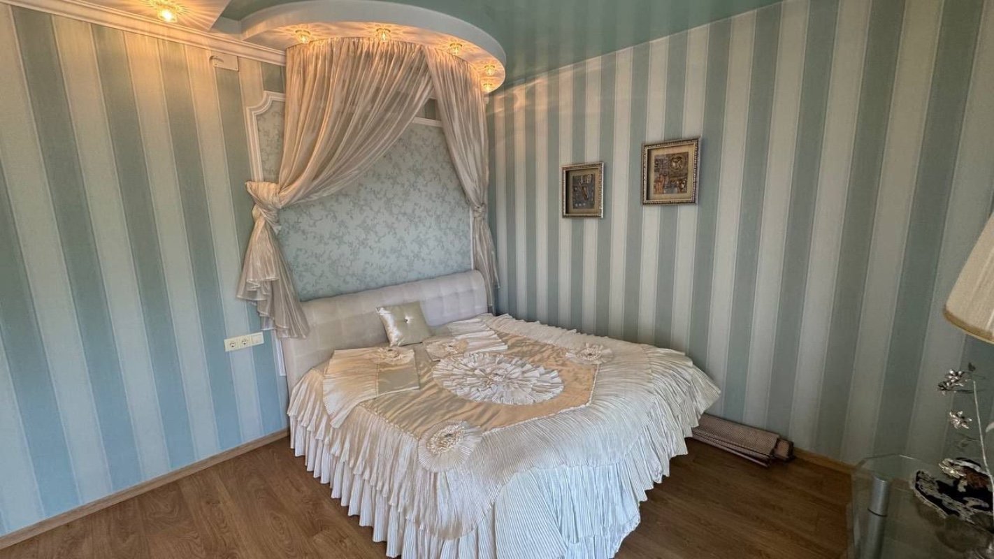 Дом на ул. Авдеева-Черноморского, 366 м², 560 000$ — FAKTOR