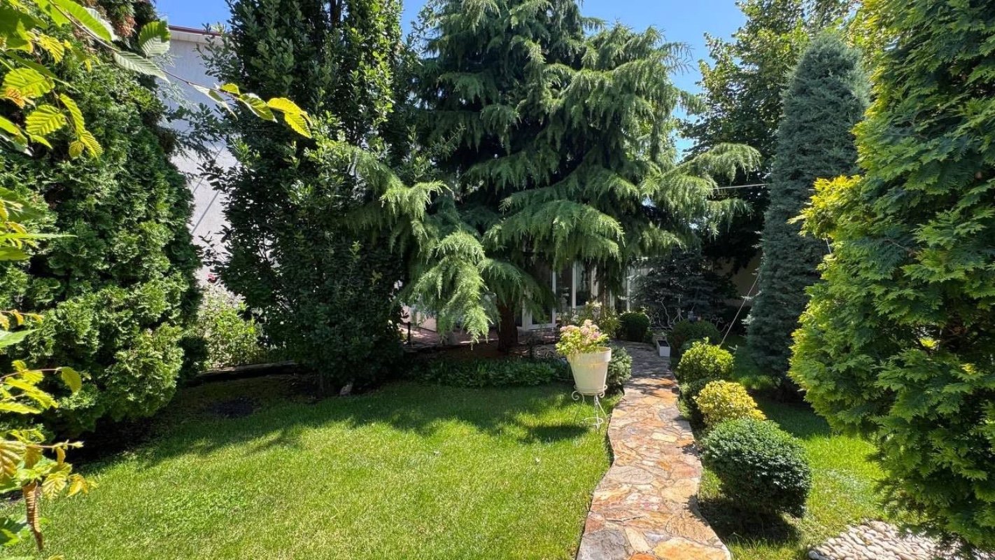 Дом на ул. Авдеева-Черноморского, 366 м², 560 000$ — FAKTOR