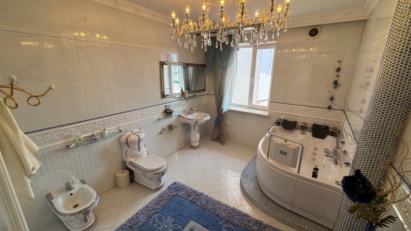 Дом на ул. Авдеева-Черноморского, 366 м², 560 000$ — FAKTOR