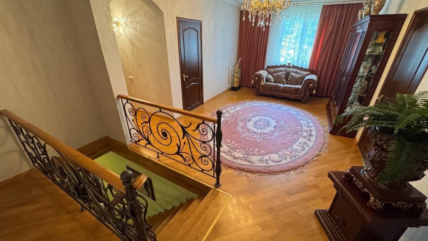 Дом на ул. Авдеева-Черноморского, 366 м², 560 000$ — FAKTOR