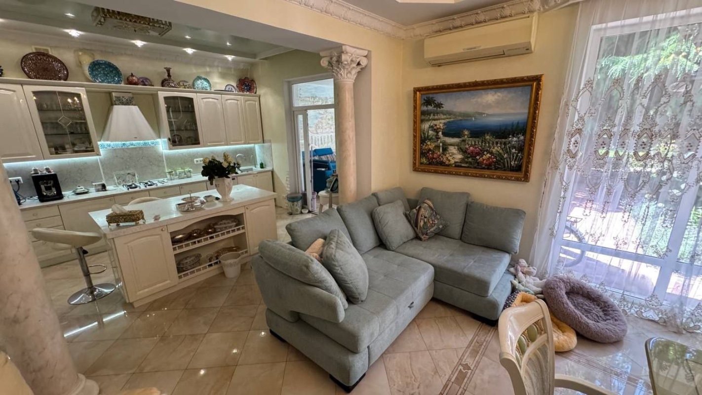 Дом на ул. Авдеева-Черноморского, 366 м², 560 000$ — FAKTOR