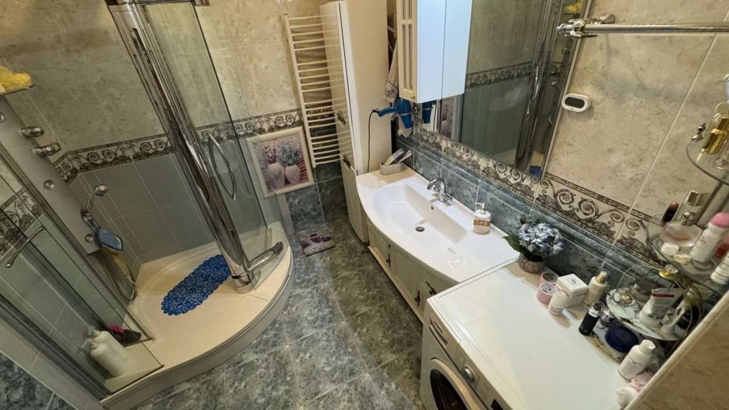 Дом на ул. Авдеева-Черноморского, 366 м², 560 000$ — FAKTOR