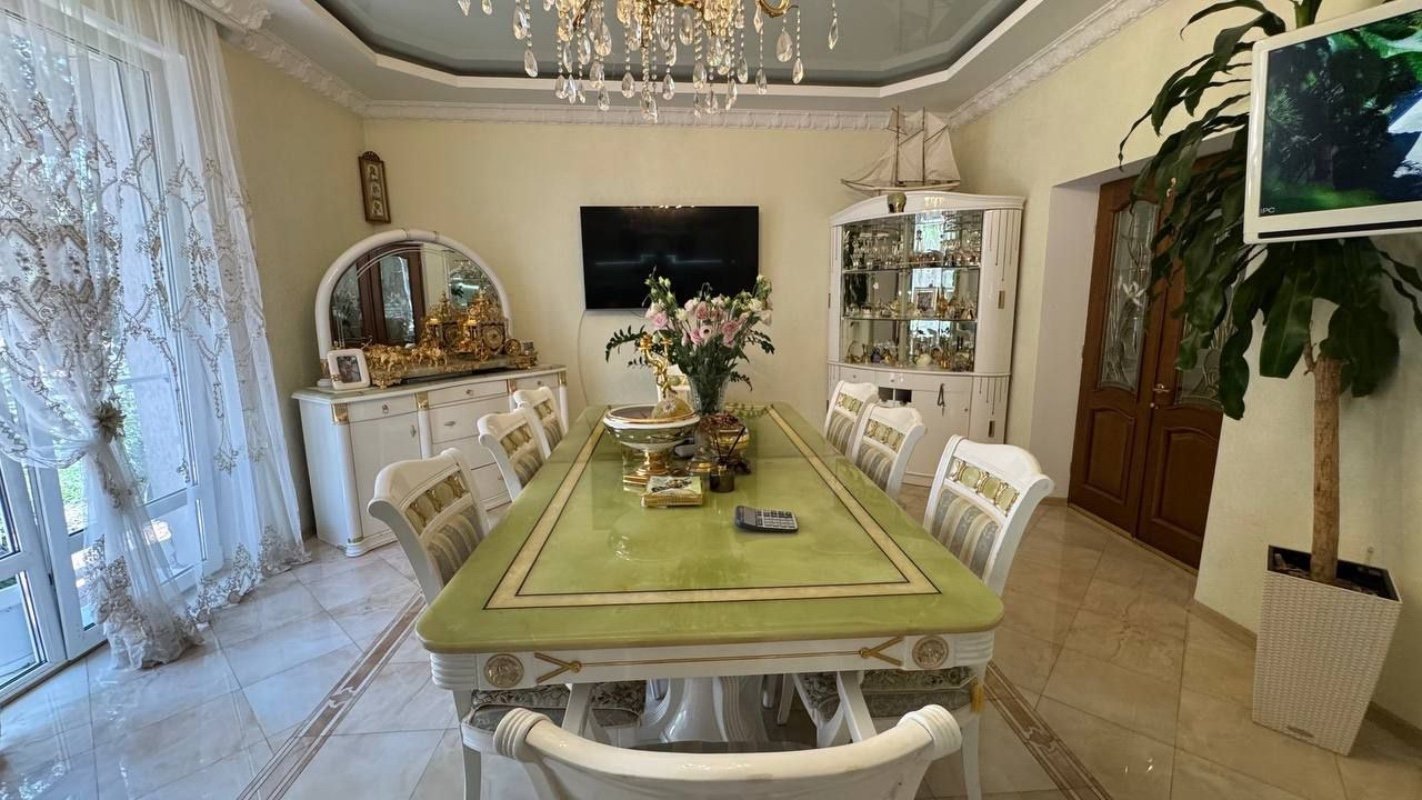Дом на ул. Авдеева-Черноморского, 366 м², 560 000$ — FAKTOR