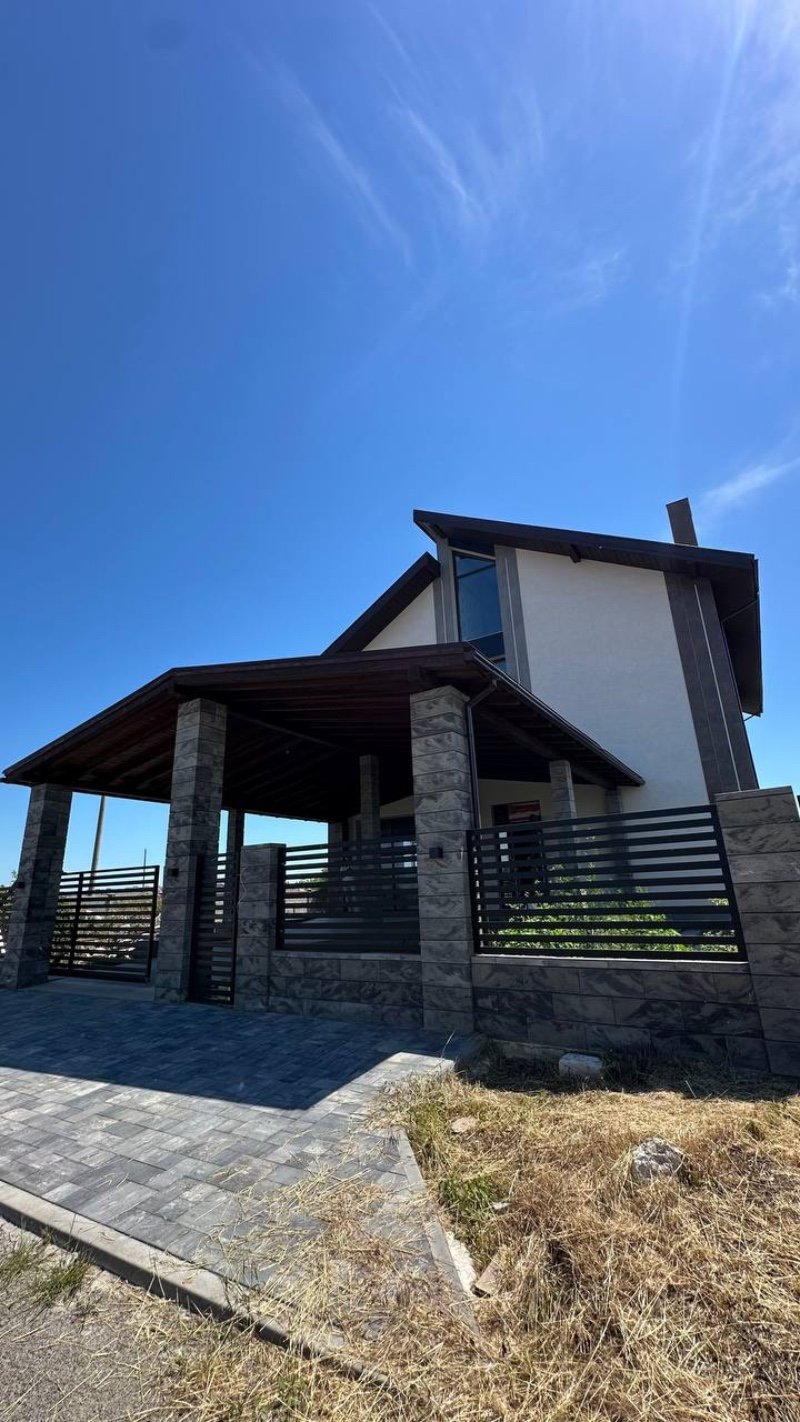 Будинок на вул. Центральная (Червоный хутор), 362 м², 600 000$ — FAKTOR