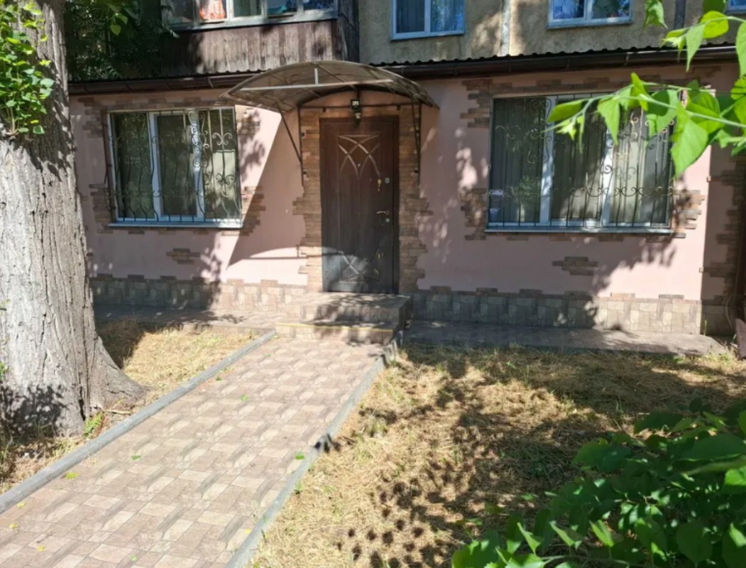 Квартира на вул. Космонавтов, 68 м², 75 000$ — FAKTOR