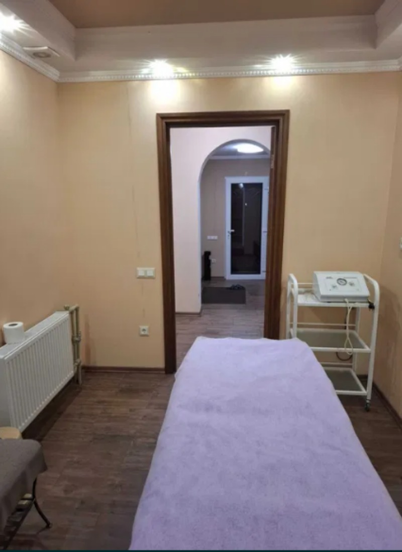Квартира на вул. Космонавтов, 68 м², 75 000$ — FAKTOR