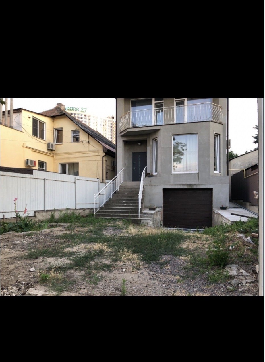 Будинок на вул. Каманина пер., 220 м², 280 000$ — FAKTOR