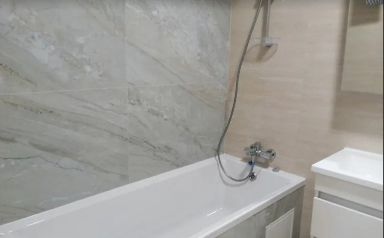 Квартира на вул. Новобереговая, 81 м², 114 317$ — FAKTOR