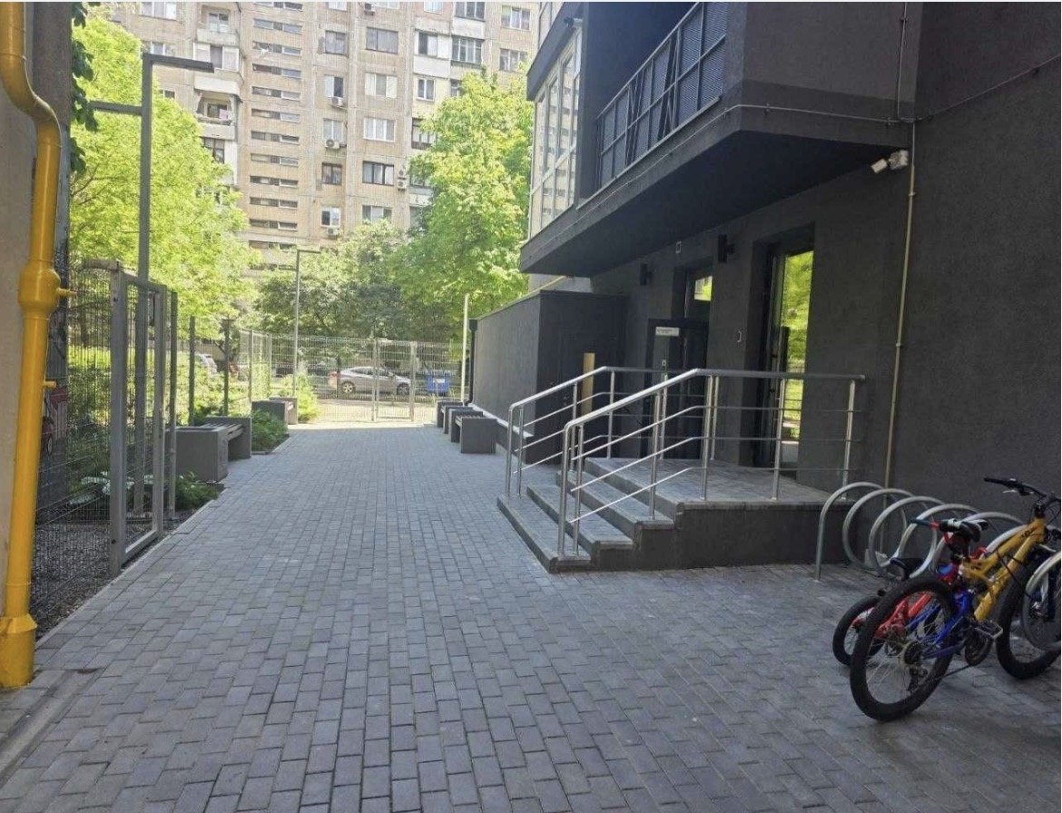Квартира на вул. Глушко Академика проспект, 37 м², 87 000$ — FAKTOR