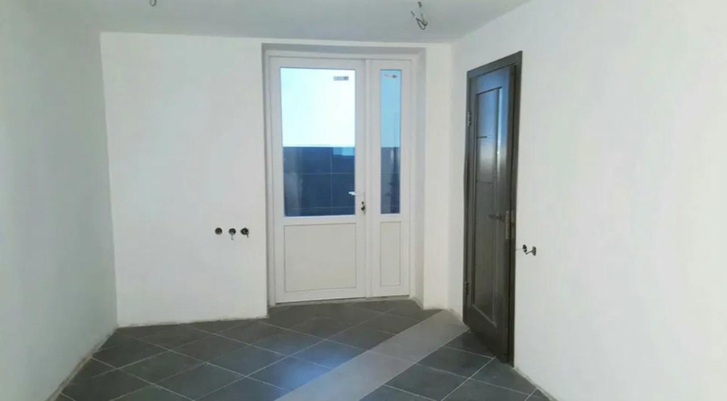 Комерційна нерухомість на вул. Сегедская, 221 м², 129 000$ — FAKTOR