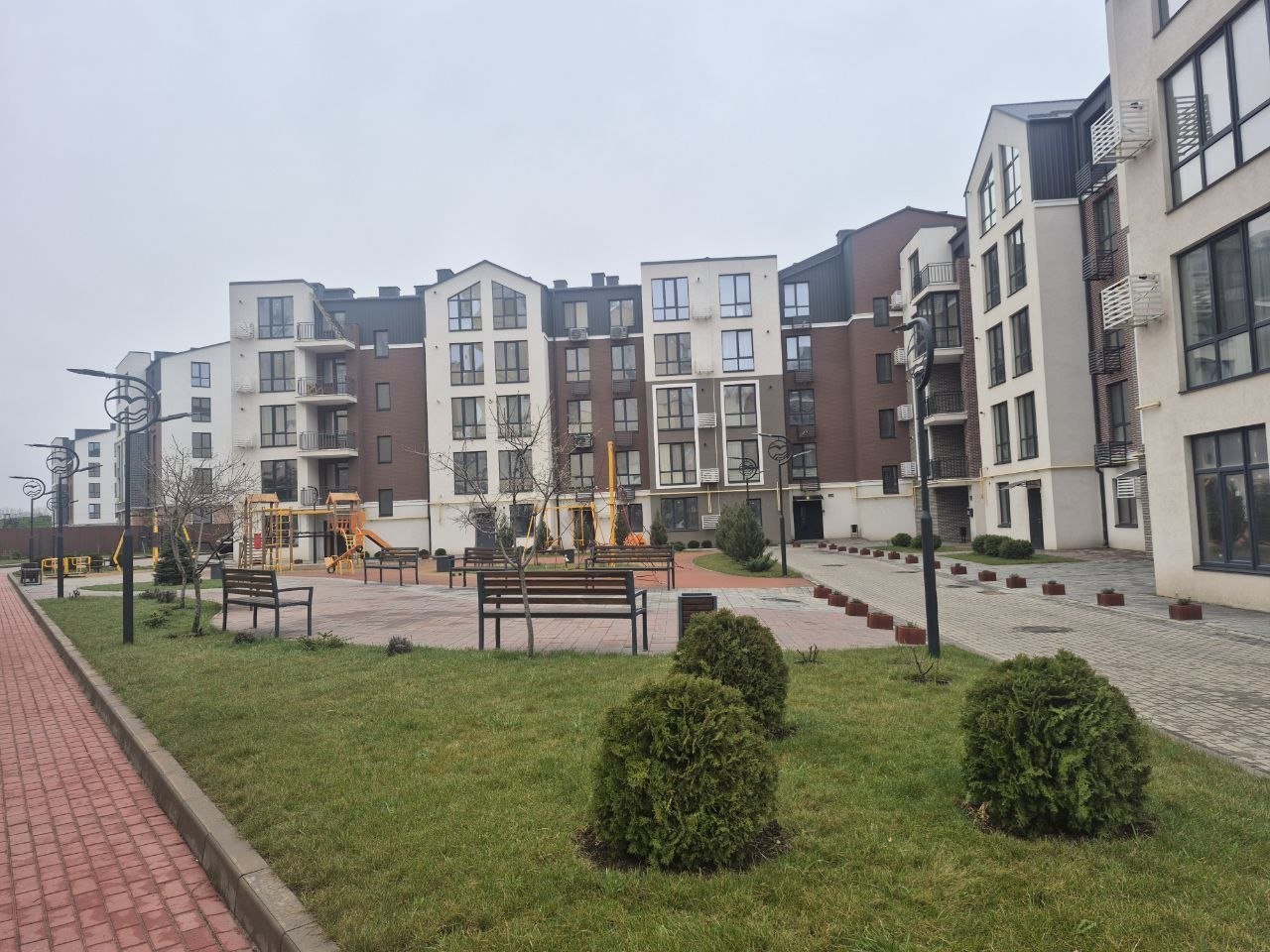 Квартира на вул. Сахарова Академика, 92 м², 75 000$ — FAKTOR