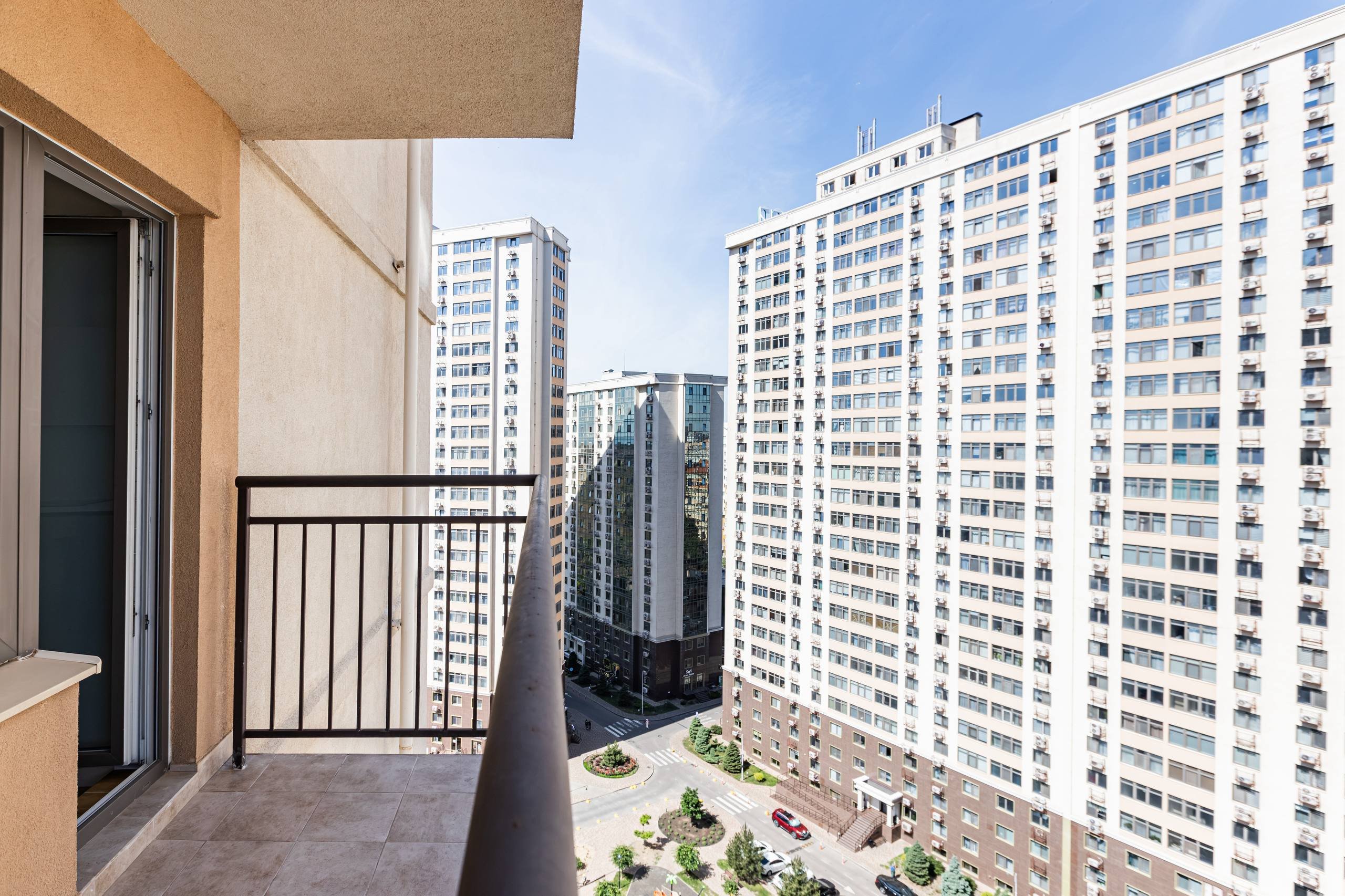Квартира на вул. Сахарова Академика, 66 м², 88 965$ — FAKTOR