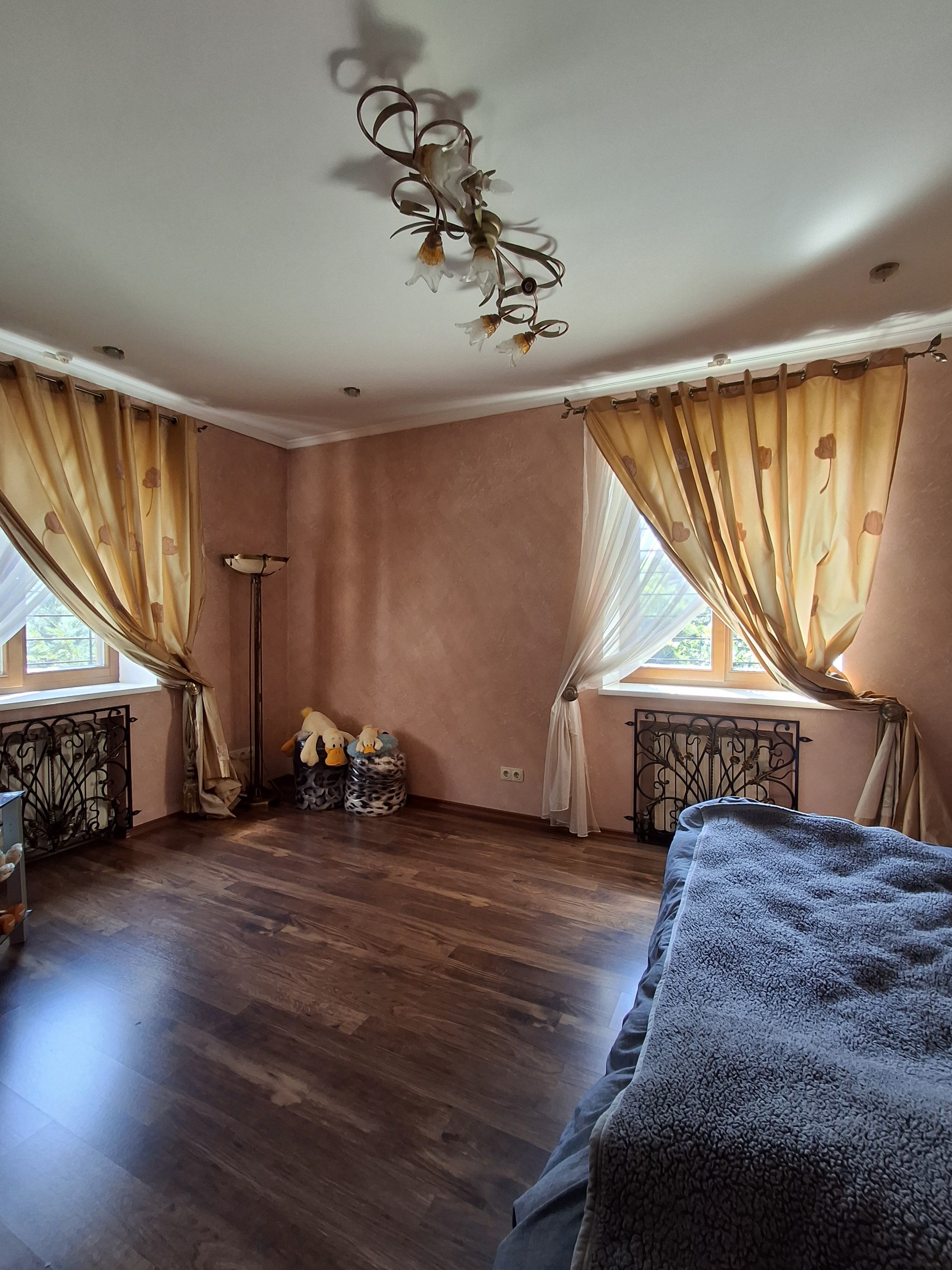 Дом на ул. Долгая, 240 м², 300 000$ — FAKTOR