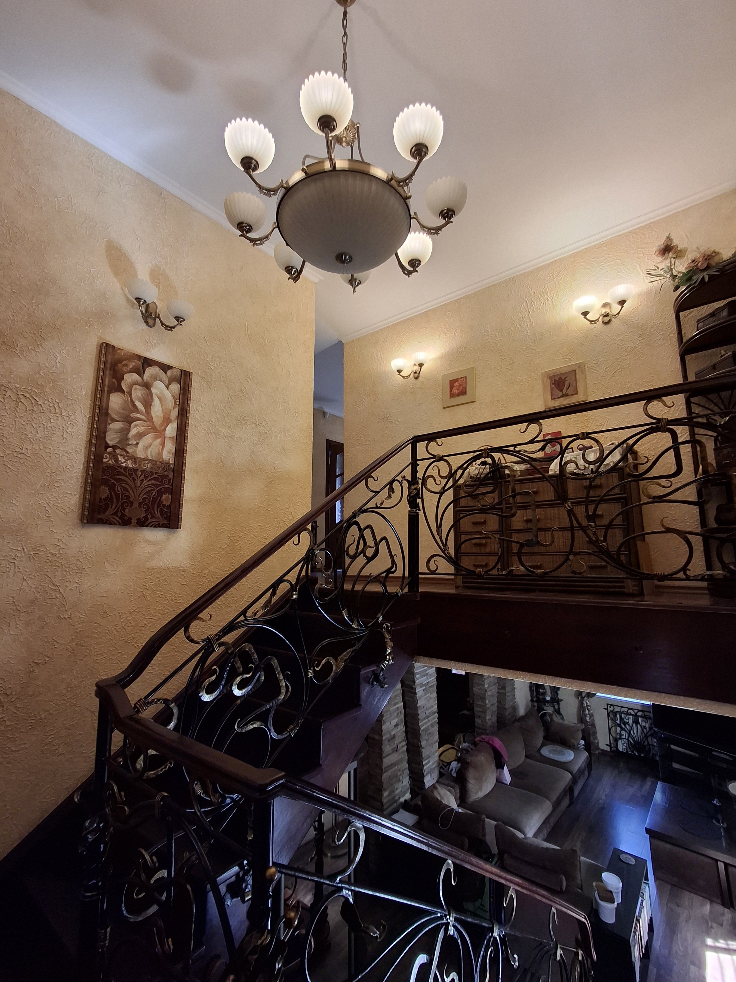 Дом на ул. Долгая, 240 м², 300 000$ — FAKTOR
