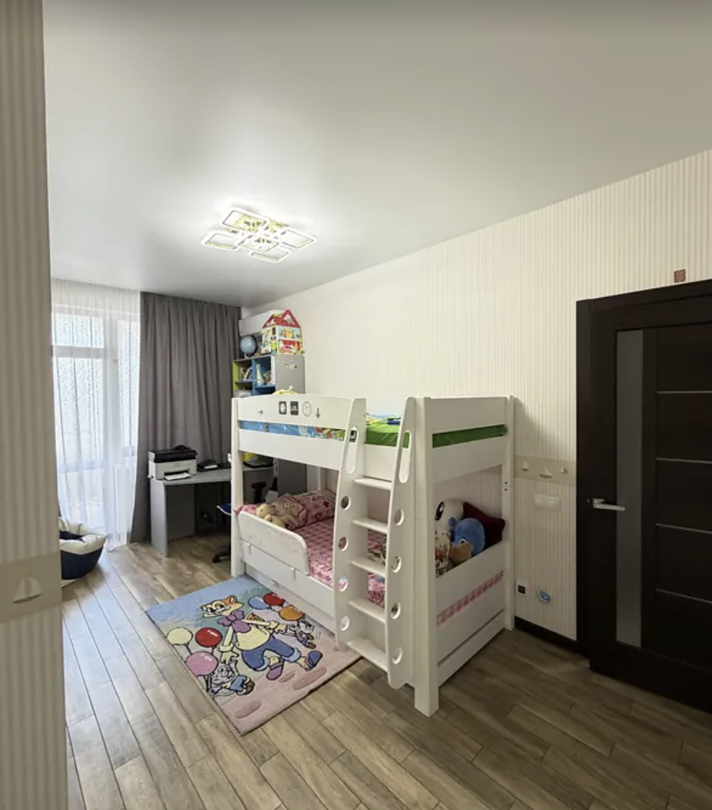 Квартира на вул. Спортивная, 115 м², 165 000$ — FAKTOR