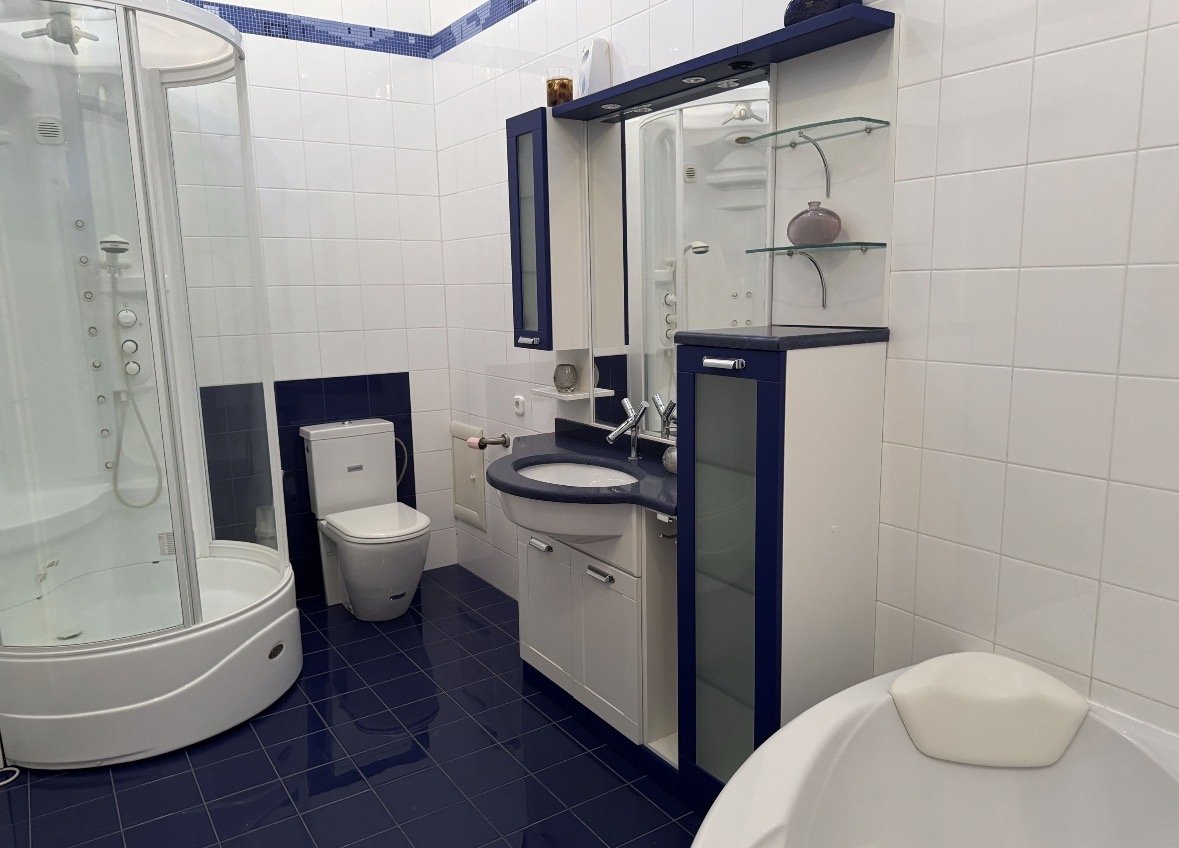 Квартира на ул. Вице-Адмирала Азарова, 146 м², 287 000$ — FAKTOR