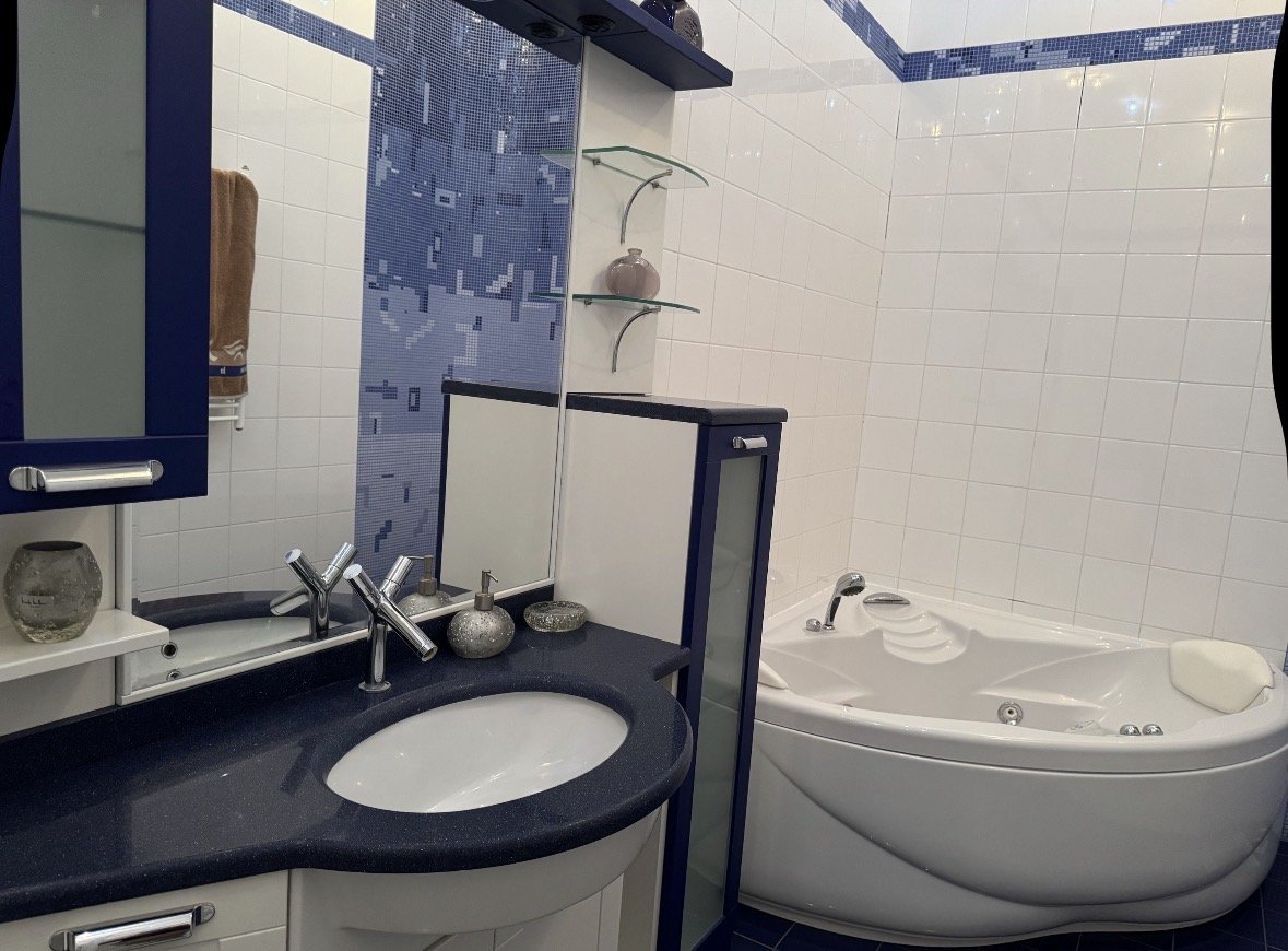 Квартира на ул. Вице-Адмирала Азарова, 146 м², 287 000$ — FAKTOR