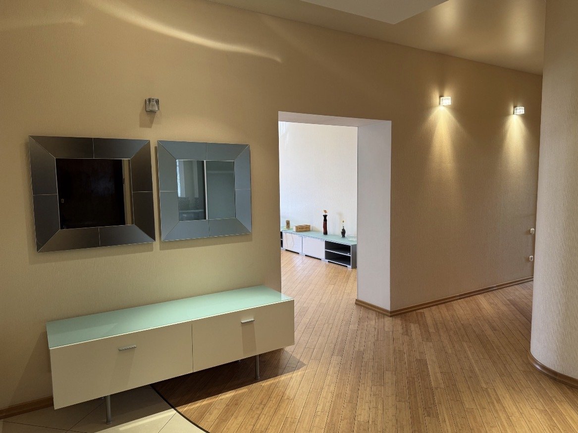 Квартира на ул. Вице-Адмирала Азарова, 146 м², 287 000$ — FAKTOR