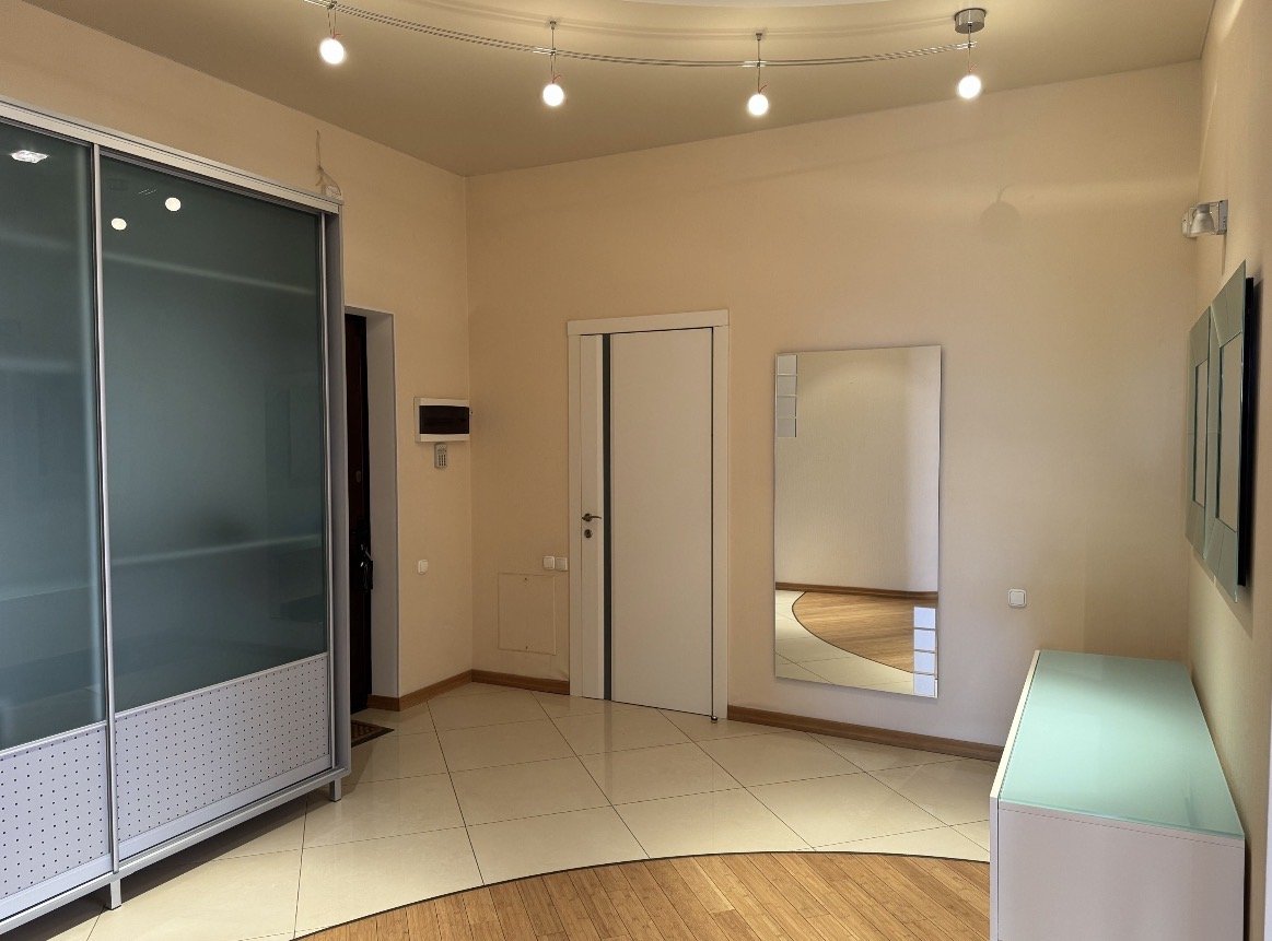 Квартира на ул. Вице-Адмирала Азарова, 146 м², 287 000$ — FAKTOR