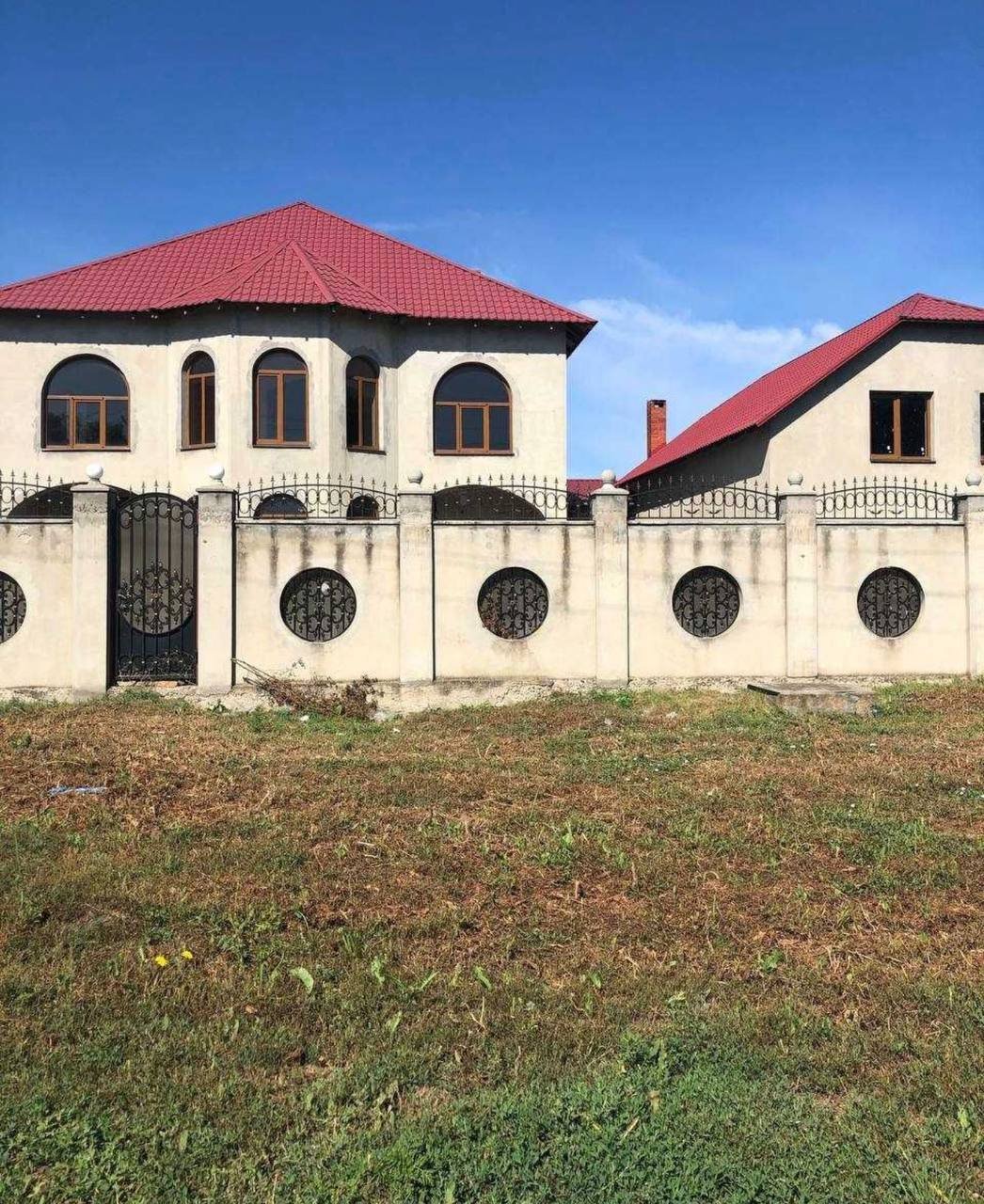 Дом на ул. Центральная, 360 м², 99 000$ — FAKTOR