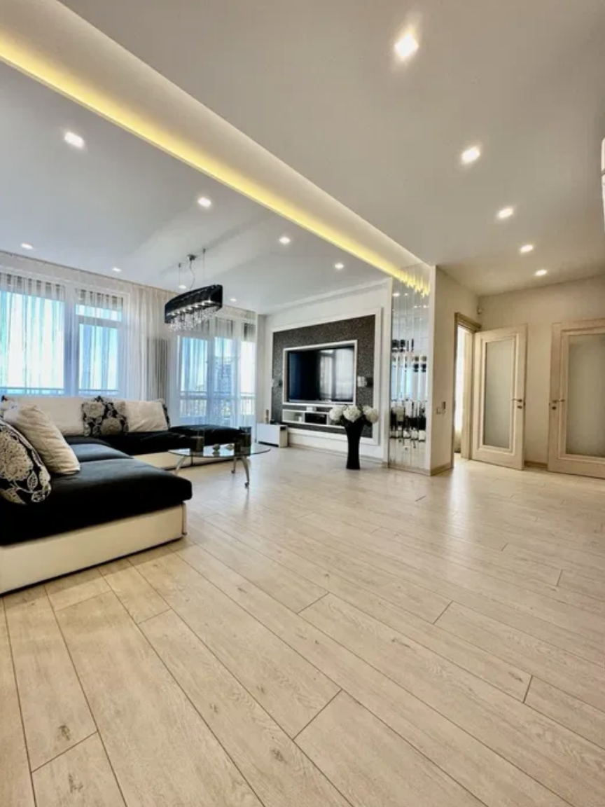 Квартира на вул. Отрадная, 176 м², 540 000$ — FAKTOR