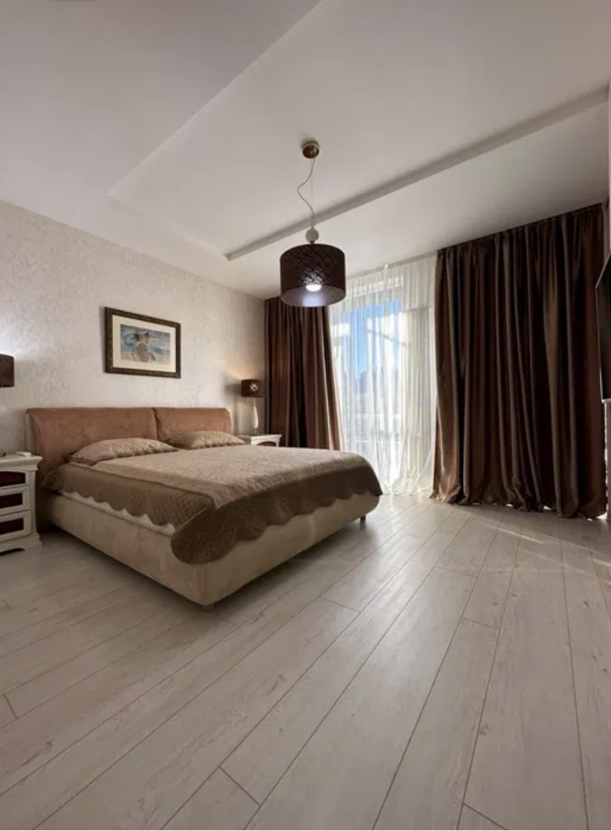Квартира на вул. Отрадная, 176 м², 540 000$ — FAKTOR