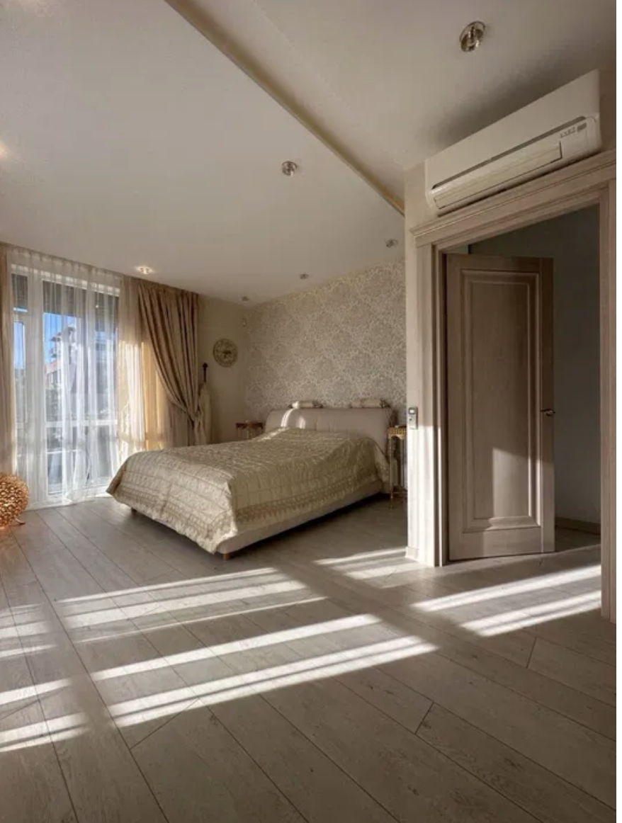 Квартира на вул. Отрадная, 176 м², 540 000$ — FAKTOR