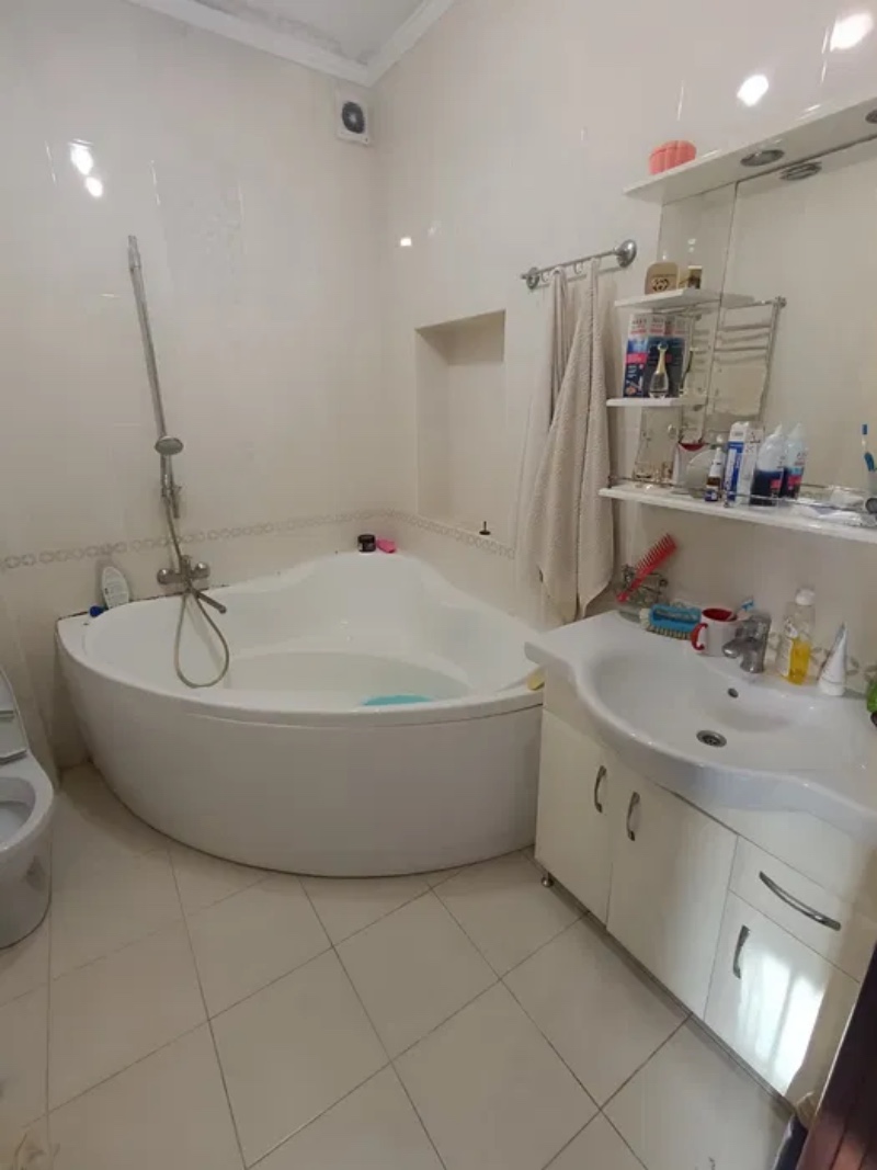 Квартира на вул. Михаила Грушевского, 74 м², 74 000$ — FAKTOR