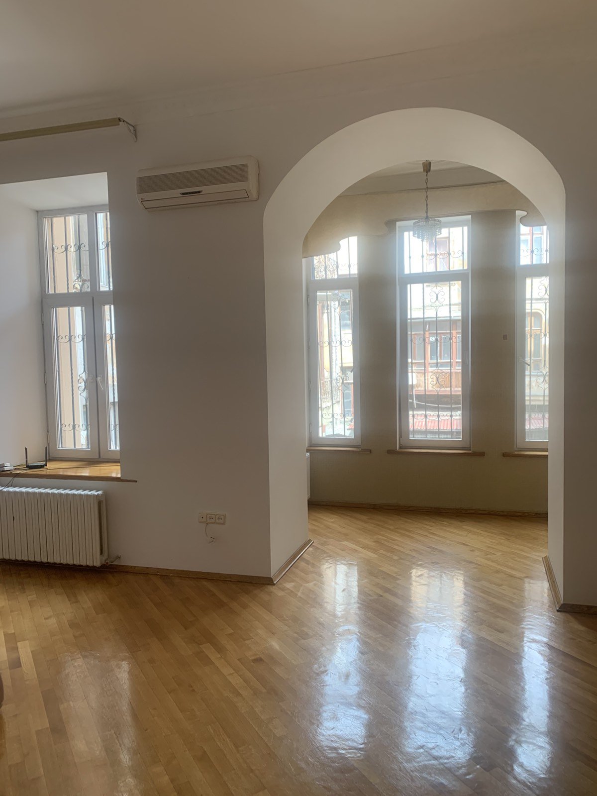 Квартира на вул. Вице-Адмирала Жукова, 100 м², 150 000$ — FAKTOR