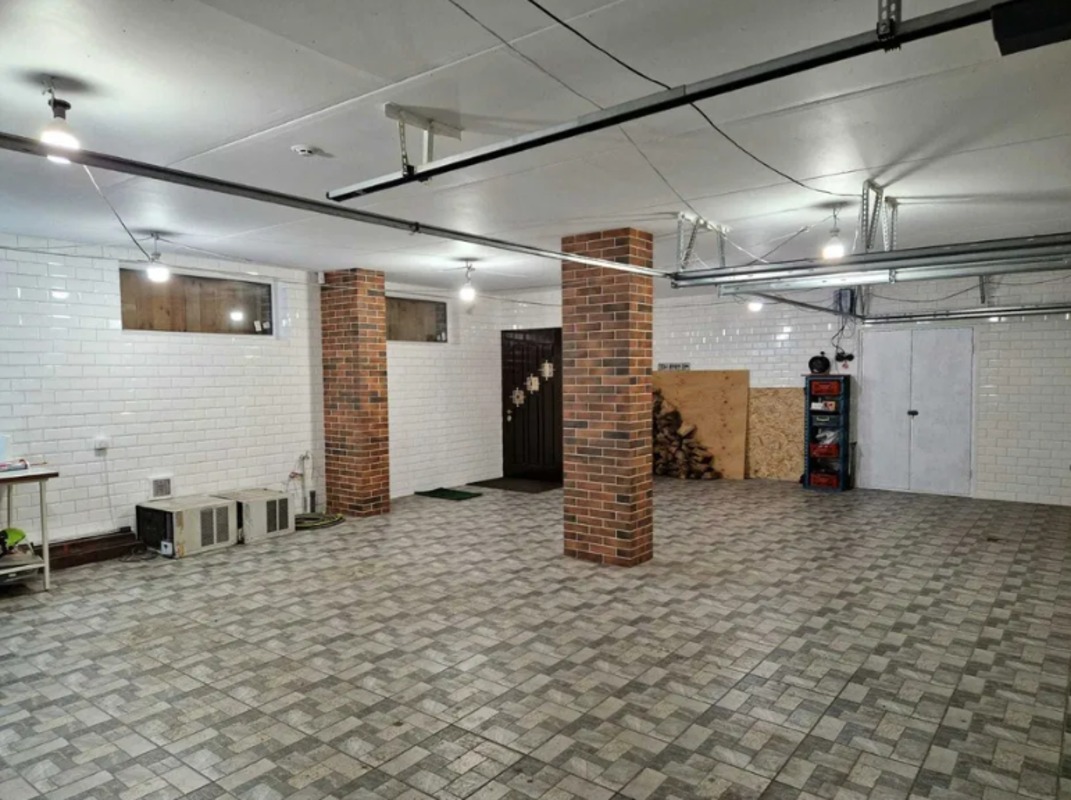 Будинок на вул. Садовая, 280 м², 247 000$ — FAKTOR