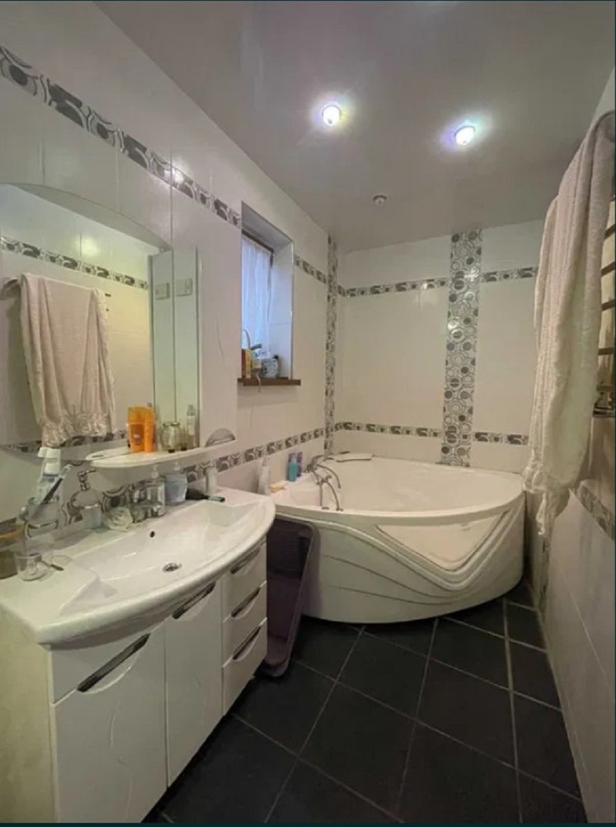 Будинок на вул. Клубничный переулок, 370 м², 350 000$ — FAKTOR