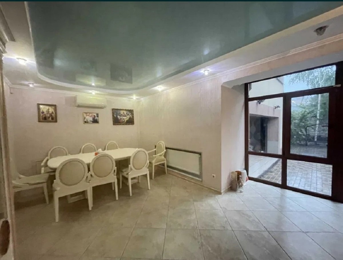 Будинок на вул. Клубничный переулок, 370 м², 350 000$ — FAKTOR