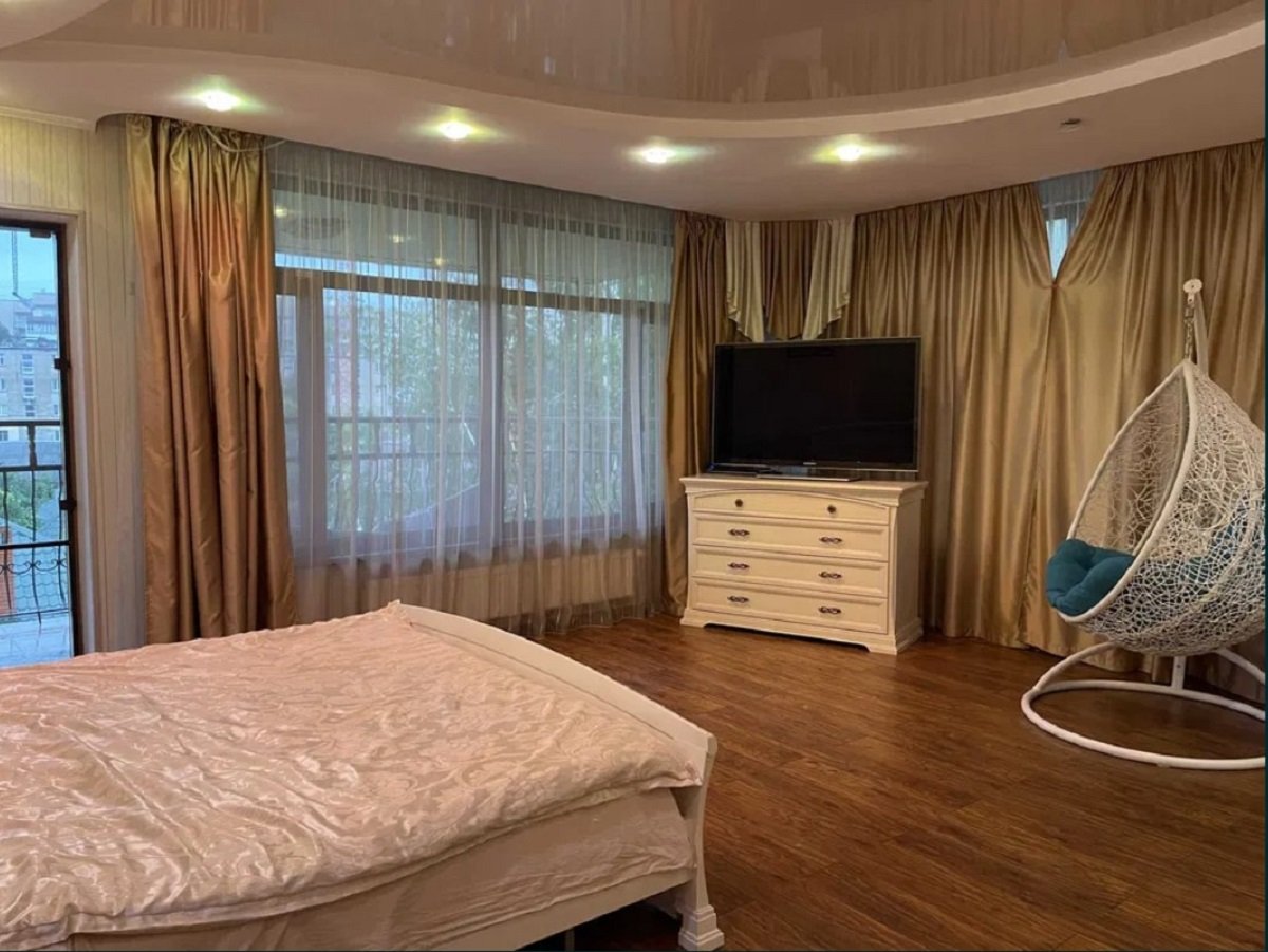 Будинок на вул. Клубничный переулок, 370 м², 350 000$ — FAKTOR