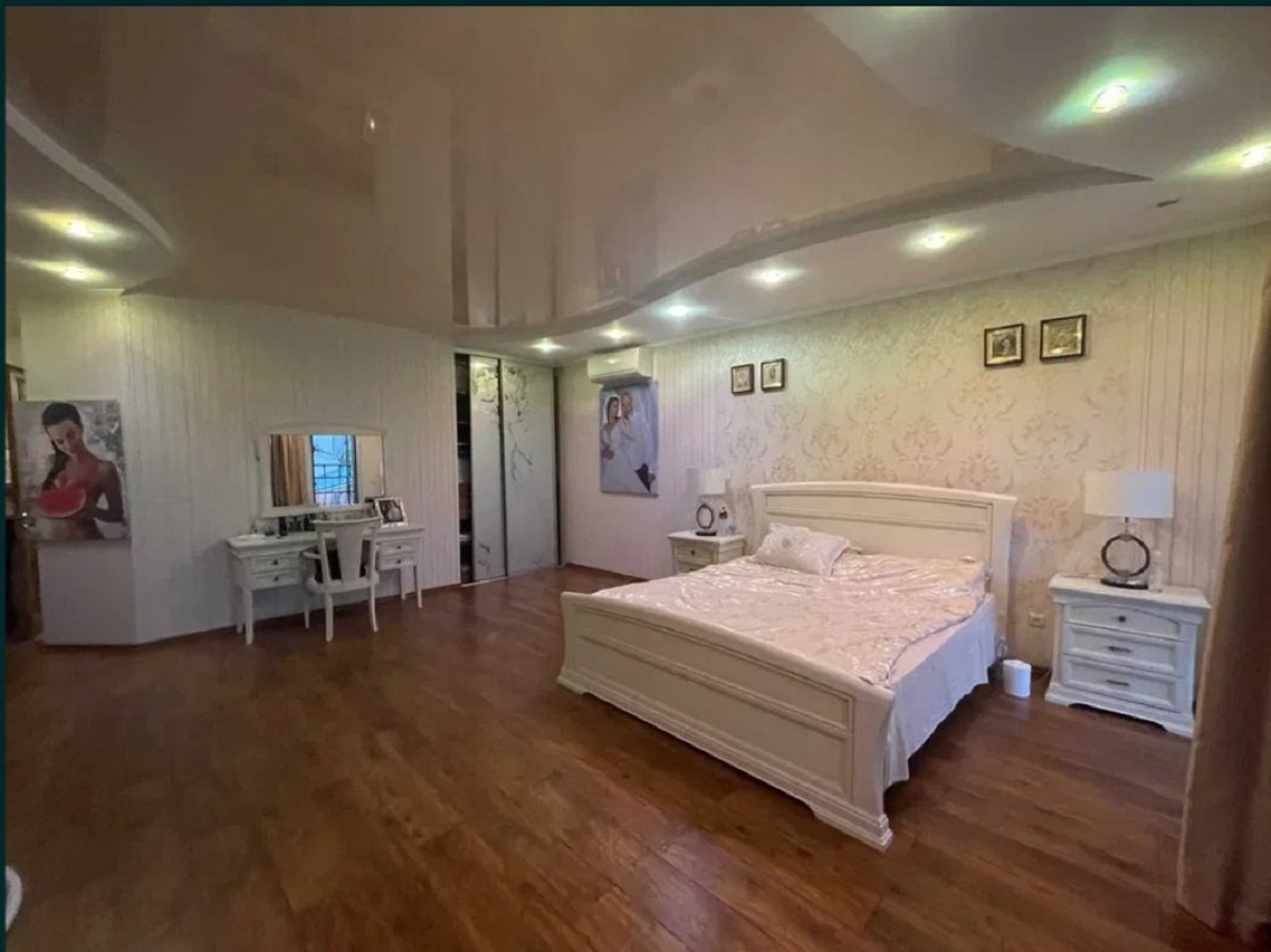 Будинок на вул. Клубничный переулок, 370 м², 350 000$ — FAKTOR