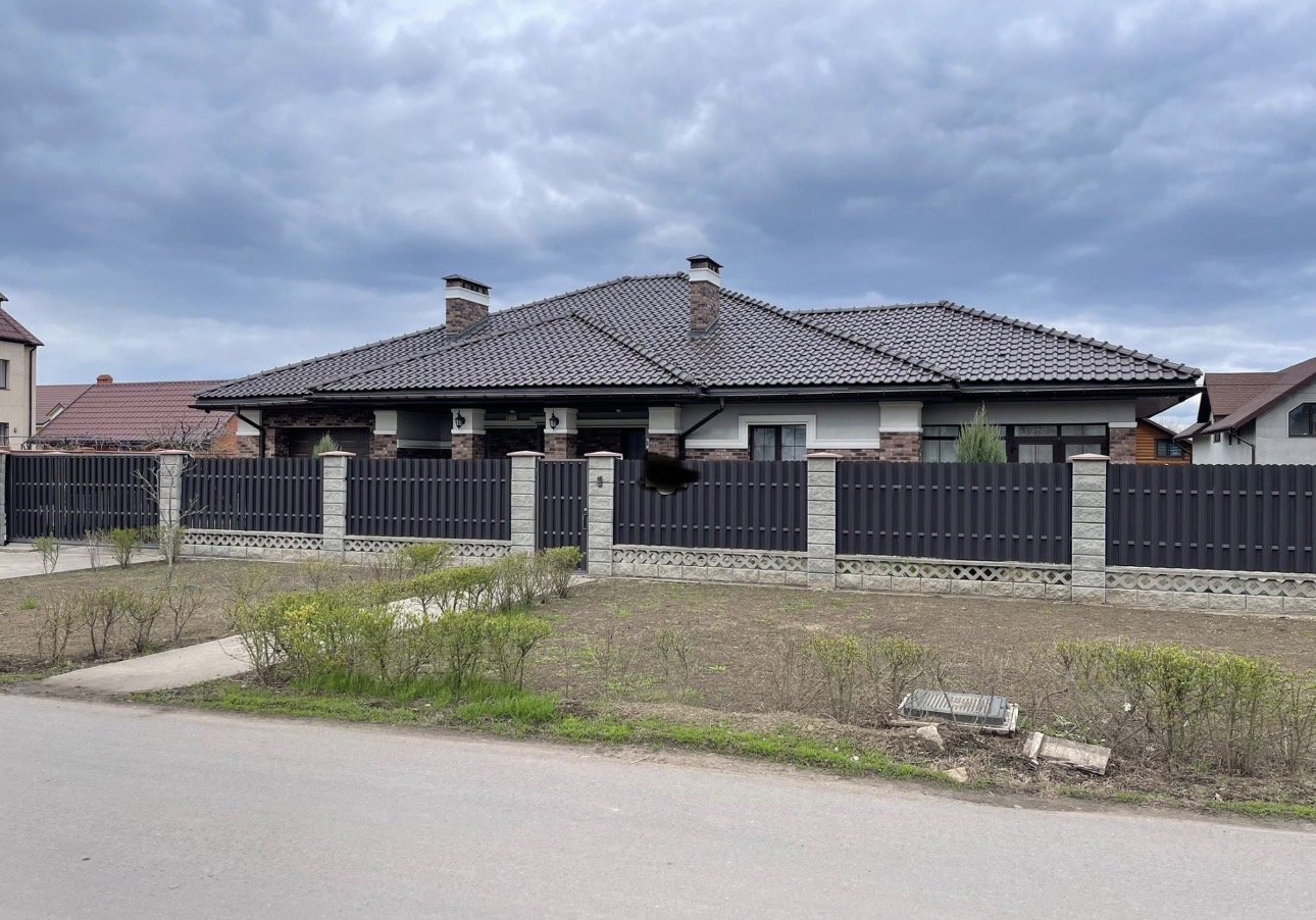 Дом на ул. Западная, 215 м², 350 000$ — FAKTOR