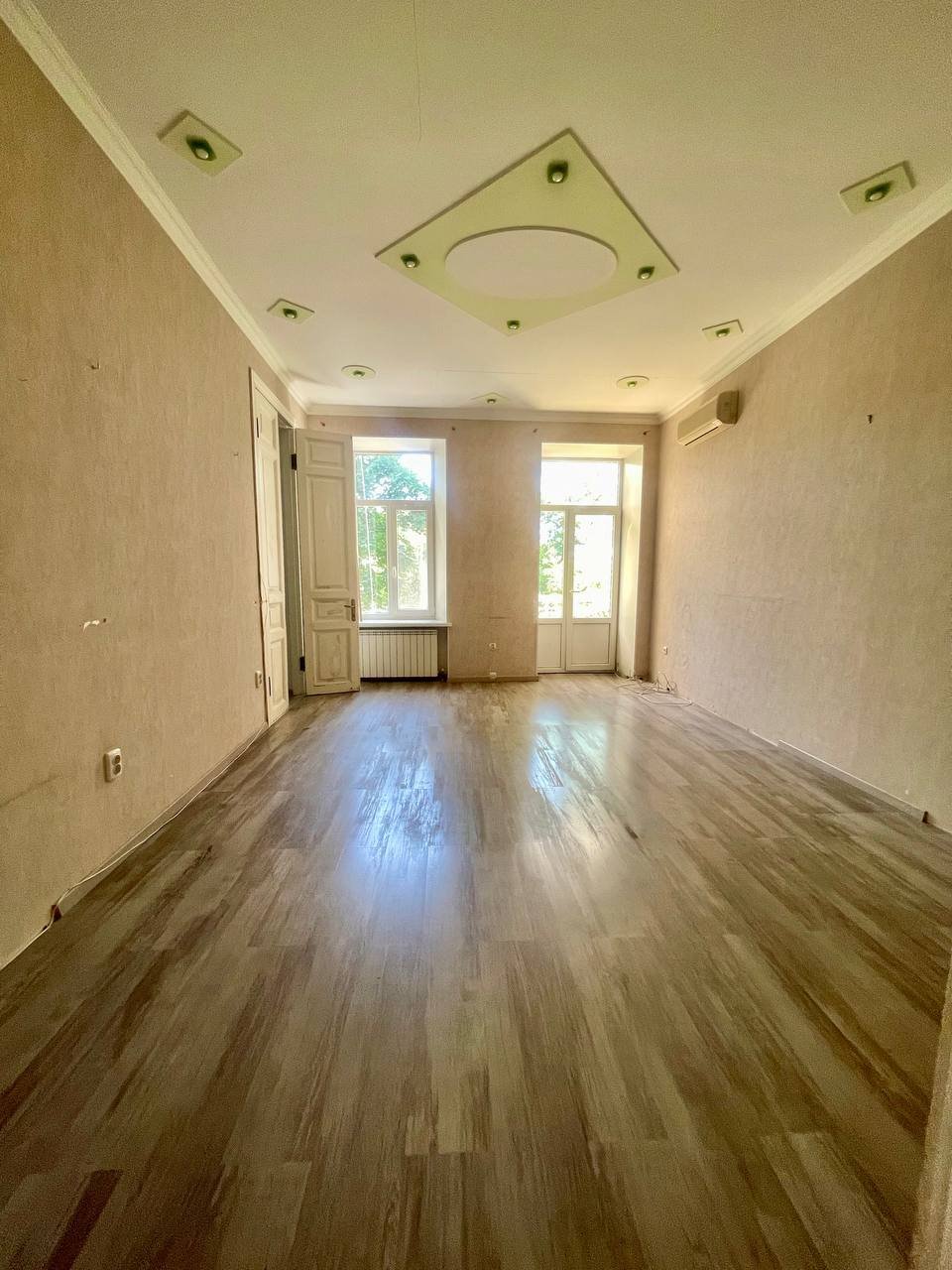 Квартира на ул. Серова, 130 м², 99 000$ — FAKTOR